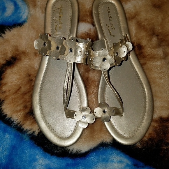 Gold sandals - Picture 1 of 3